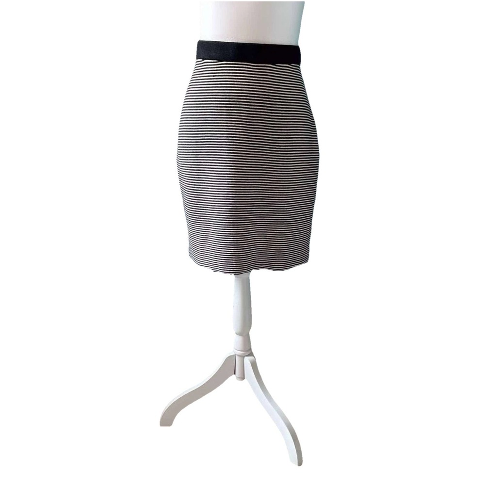 J. McLaughlin  Skirt  Black and White  Striped Sweater Material Size Small